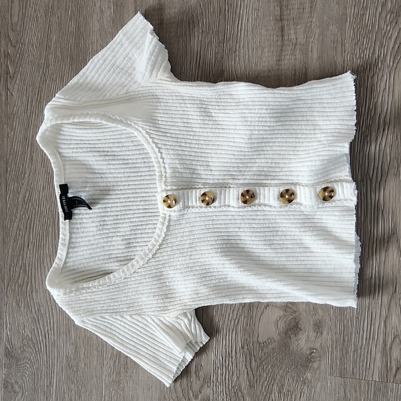 Cute top - Picture 1 of 3